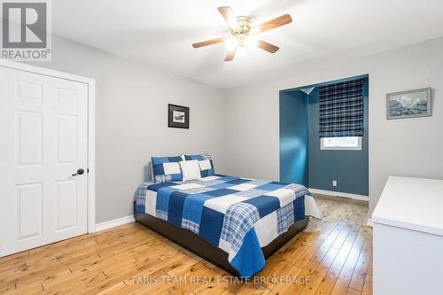 32 Cairns Boulevard, Springwater, ON - Indoor Photo Showing Bedroom