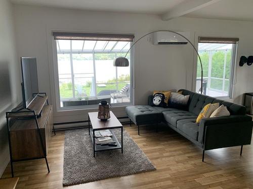 Salon - 154 Rue Bernard, Magog, QC - Indoor Photo Showing Living Room