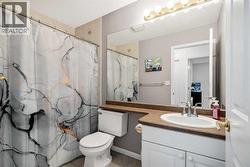 4 pce. main bathroom - 
