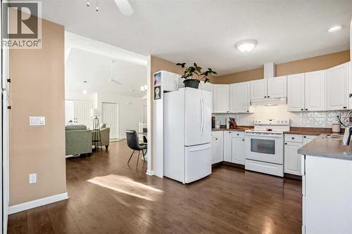 830 Westmount Drive, Strathmore, AB - Indoor Photo Showing Kitchen