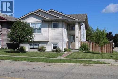 68 Wildrose Drive  Sylvan Lake, AB T4S 2L1
