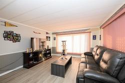 94 Springwood Drive  Winnipeg, MB R2N 1C1