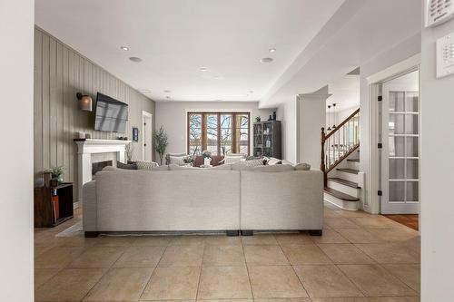 Salon - 243 Rue Létourneau, Rigaud, QC - Indoor