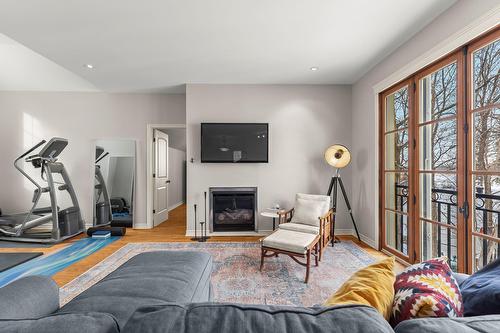 Salle familiale - 243 Rue Létourneau, Rigaud, QC - Indoor With Fireplace