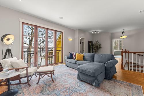 Salle familiale - 243 Rue Létourneau, Rigaud, QC - Indoor Photo Showing Living Room