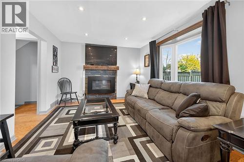 211 Birchcliffe Crescent, Hamilton, ON - Indoor Photo Showing Living Room With Fireplace