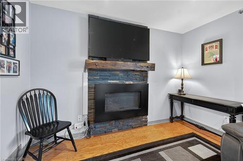 211 Birchcliffe Crescent, Hamilton, ON - Indoor Photo Showing Living Room With Fireplace