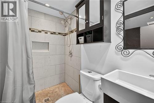 211 Birchcliffe Crescent, Hamilton, ON - Indoor Photo Showing Bathroom
