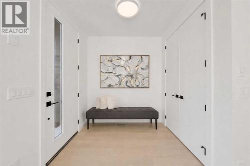 8136 47 Avenue Nw, Calgary, AB - Indoor Photo Showing Other Room