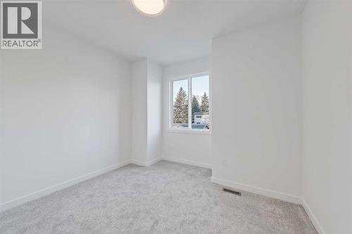 8136 47 Avenue Nw, Calgary, AB - Indoor Photo Showing Other Room
