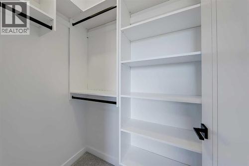 8136 47 Avenue Nw, Calgary, AB - Indoor With Storage