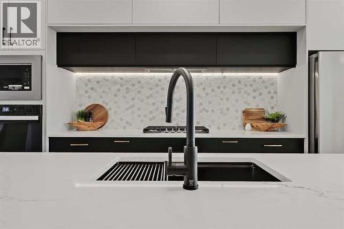 8136 47 Avenue Nw, Calgary, AB - Indoor Photo Showing Kitchen