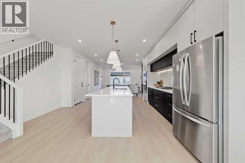 8136 47 Avenue Nw, Calgary, AB - Indoor Photo Showing Kitchen
