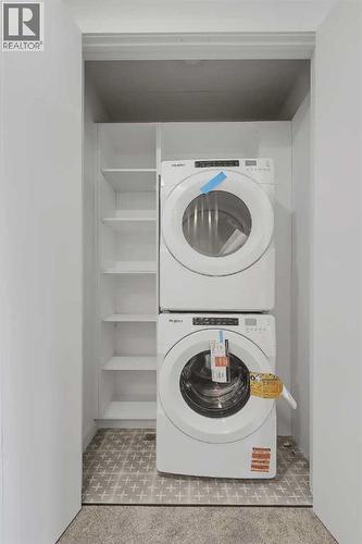 8136 47 Avenue Nw, Calgary, AB - Indoor Photo Showing Laundry Room