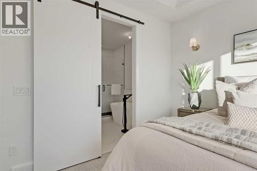8136 47 Avenue Nw, Calgary, AB - Indoor Photo Showing Bedroom