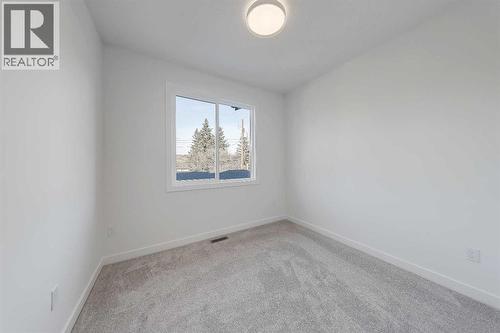 8136 47 Avenue Nw, Calgary, AB - Indoor Photo Showing Other Room