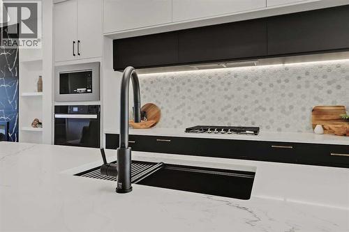 8136 47 Avenue Nw, Calgary, AB - Indoor