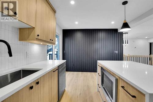 77 Ferncliff Crescent Se, Calgary, AB - Indoor Photo Showing Kitchen