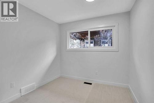 77 Ferncliff Crescent Se, Calgary, AB - Indoor Photo Showing Other Room