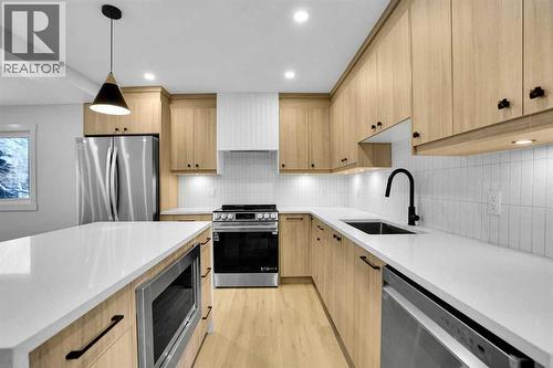 77 Ferncliff Crescent Se, Calgary, AB - Indoor Photo Showing Kitchen With Upgraded Kitchen