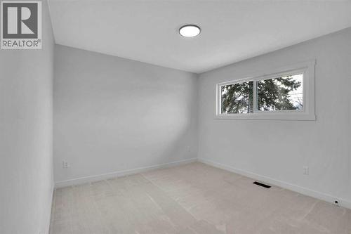 77 Ferncliff Crescent Se, Calgary, AB - Indoor Photo Showing Other Room