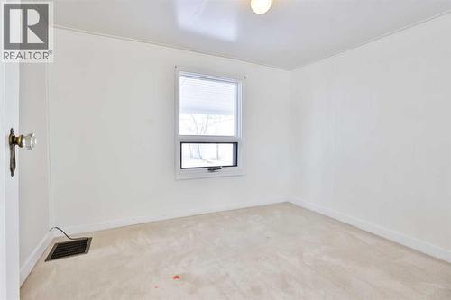 236 N 100 W, Raymond, AB - Indoor Photo Showing Other Room