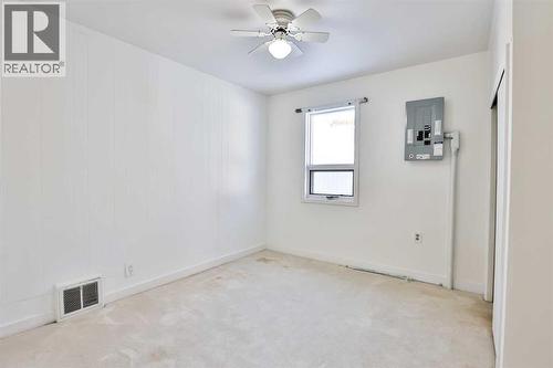 236 N 100 W, Raymond, AB - Indoor Photo Showing Other Room