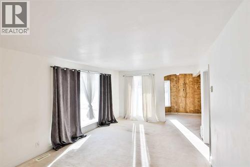 236 N 100 W, Raymond, AB - Indoor Photo Showing Other Room