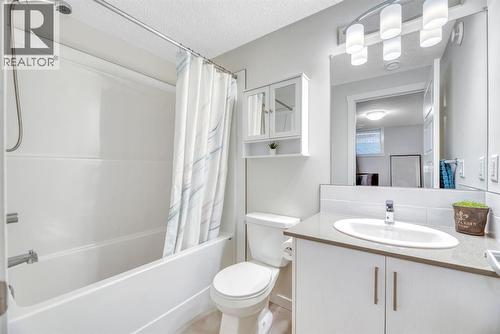344 Cranbrook Square Se, Calgary, AB - Indoor Photo Showing Bathroom