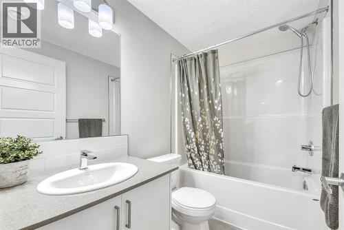 344 Cranbrook Square Se, Calgary, AB - Indoor Photo Showing Bathroom