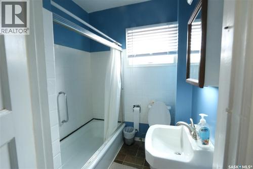 2305 Mcdonald Street, Regina, SK - Indoor Photo Showing Bathroom