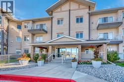 112, 43 Westlake Circle  Strathmore, AB T1P 1T6