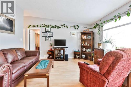 2, 135 Jerry Potts Boulevard W, Lethbridge, AB - Indoor Photo Showing Living Room
