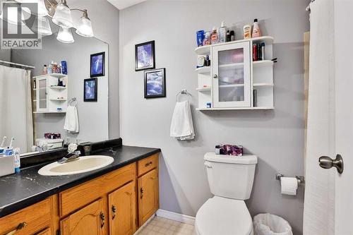 2, 135 Jerry Potts Boulevard W, Lethbridge, AB - Indoor Photo Showing Bathroom