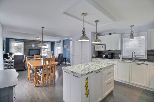 Vue d'ensemble - 382 Rue Belmont, Val-D'Or, QC - Indoor Photo Showing Kitchen