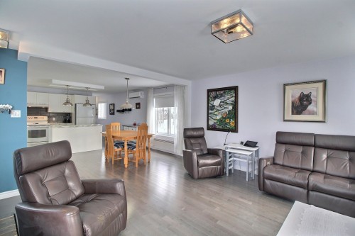 Vue d'ensemble - 382 Rue Belmont, Val-D'Or, QC - Indoor Photo Showing Living Room