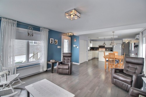 Vue d'ensemble - 382 Rue Belmont, Val-D'Or, QC - Indoor Photo Showing Living Room
