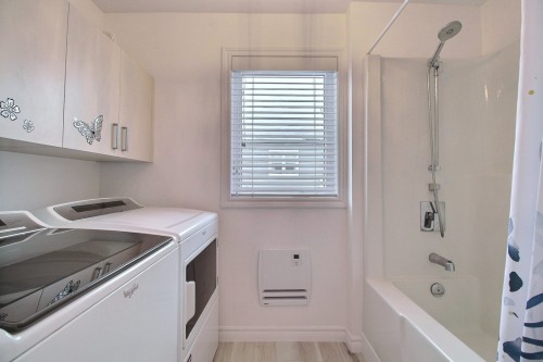 Salle de bains - 382 Rue Belmont, Val-D'Or, QC - Indoor Photo Showing Laundry Room