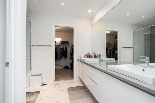 178 Willow Creek Road, Winnipeg, MB - Indoor Photo Showing Bathroom