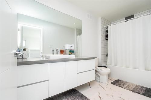 178 Willow Creek Road, Winnipeg, MB - Indoor Photo Showing Bathroom