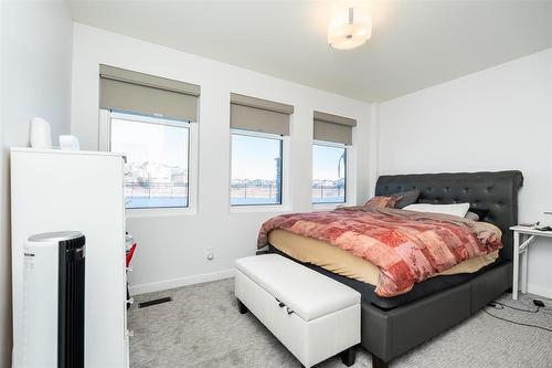 178 Willow Creek Road, Winnipeg, MB - Indoor Photo Showing Bedroom