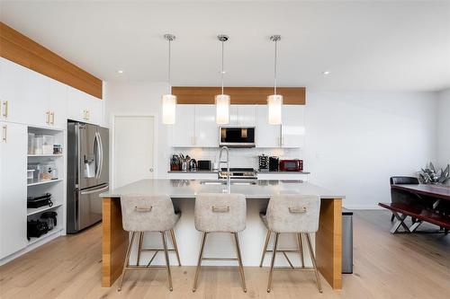 178 Willow Creek Road, Winnipeg, MB - Indoor Photo Showing Kitchen With Stainless Steel Kitchen With Upgraded Kitchen