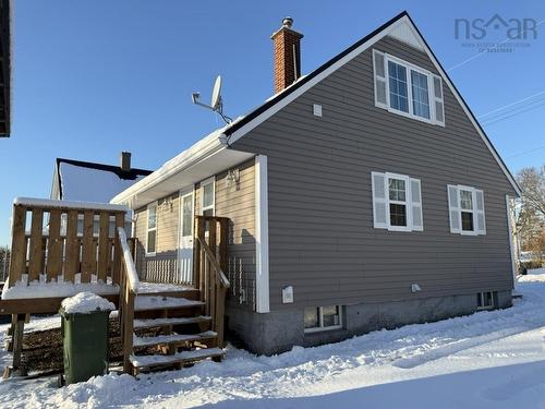 35 Aberdeen Avenue, New Glasgow, NS 