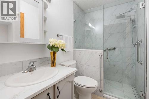 17, 1200 Milt Ford Lane, Carstairs, AB - Indoor Photo Showing Bathroom