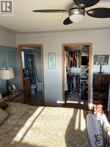 37 Terrace Green Ne, Medicine Hat, AB - Indoor Photo Showing Bedroom