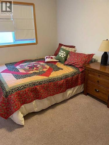 37 Terrace Green Ne, Medicine Hat, AB - Indoor Photo Showing Bedroom