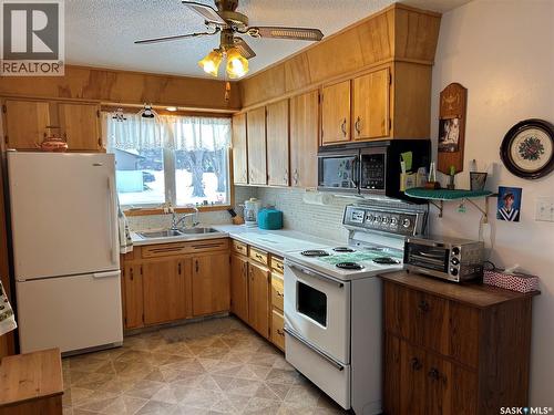 1187 Currie Crescent, Moose Jaw, SK - Indoor Photo Showing Kitchen With Double Sink
