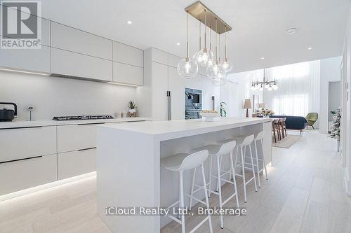 5389 Kindos Street, Burlington, ON - Indoor Photo Showing Kitchen With Upgraded Kitchen