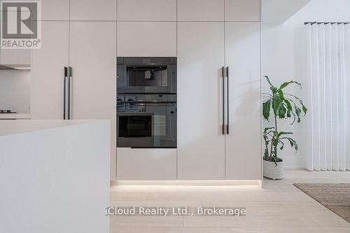 5389 Kindos Street, Burlington, ON - Indoor Photo Showing Kitchen