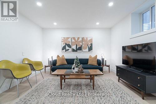 5389 Kindos Street, Burlington, ON - Indoor Photo Showing Living Room